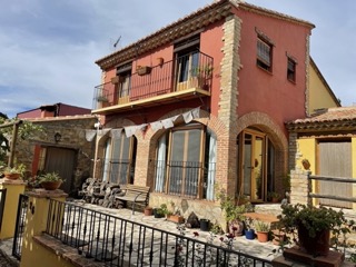 CASA RUSTICA DE CUATRO DORMITORIOS EN MANZANERA, TERUEL