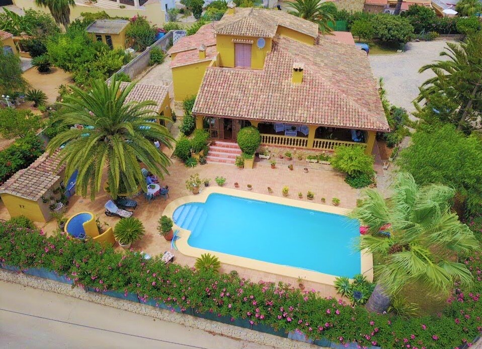 CHALET MIT POOL IN ONDARA