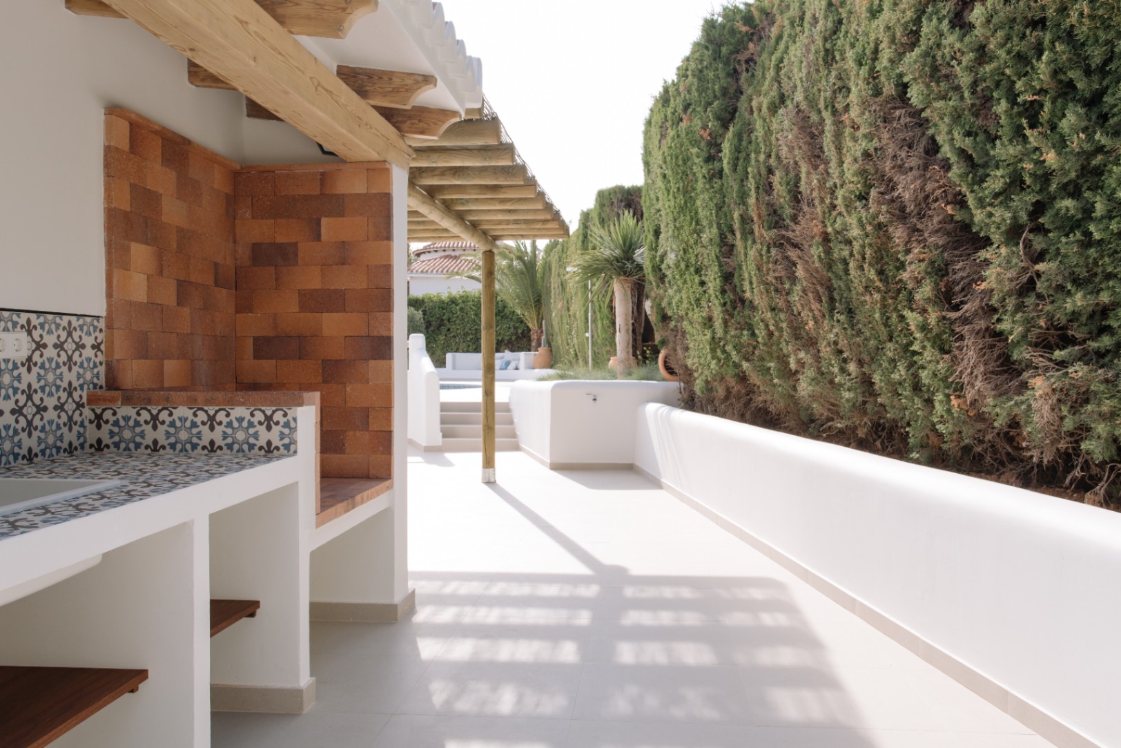 Casa de 4 dormitorios en Denia con gran parcela y terraza.