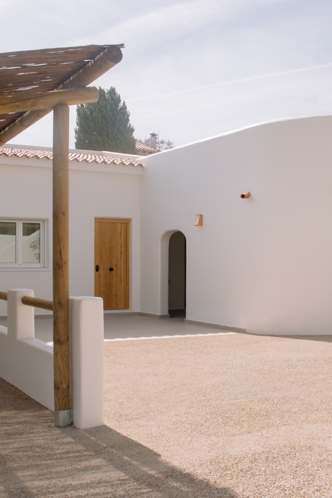 Casa de 4 dormitorios en Denia con gran parcela y terraza.