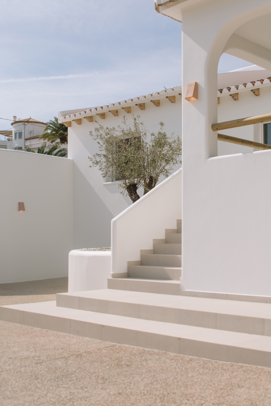 Casa de 4 dormitorios en Denia con gran parcela y terraza.
