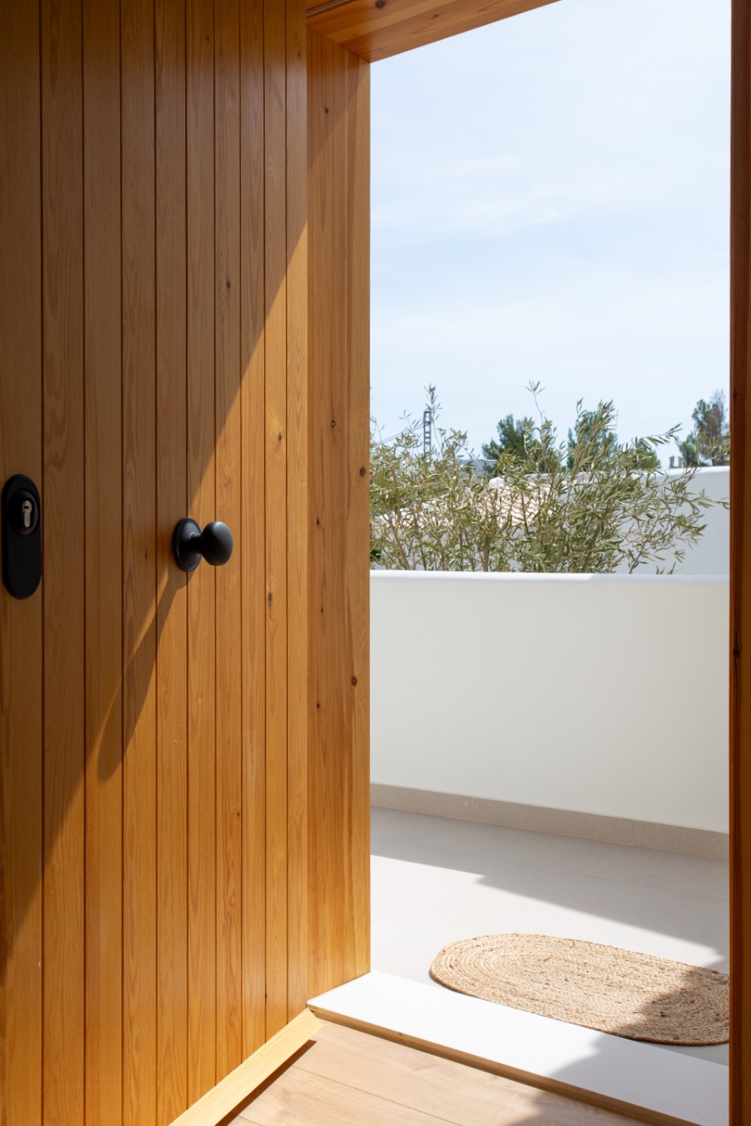 Casa de 4 dormitorios en Denia con gran parcela y terraza.