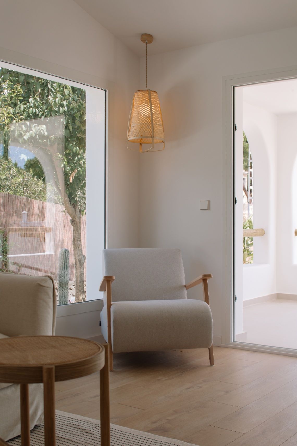 Casa de 4 dormitorios en Denia con gran parcela y terraza.