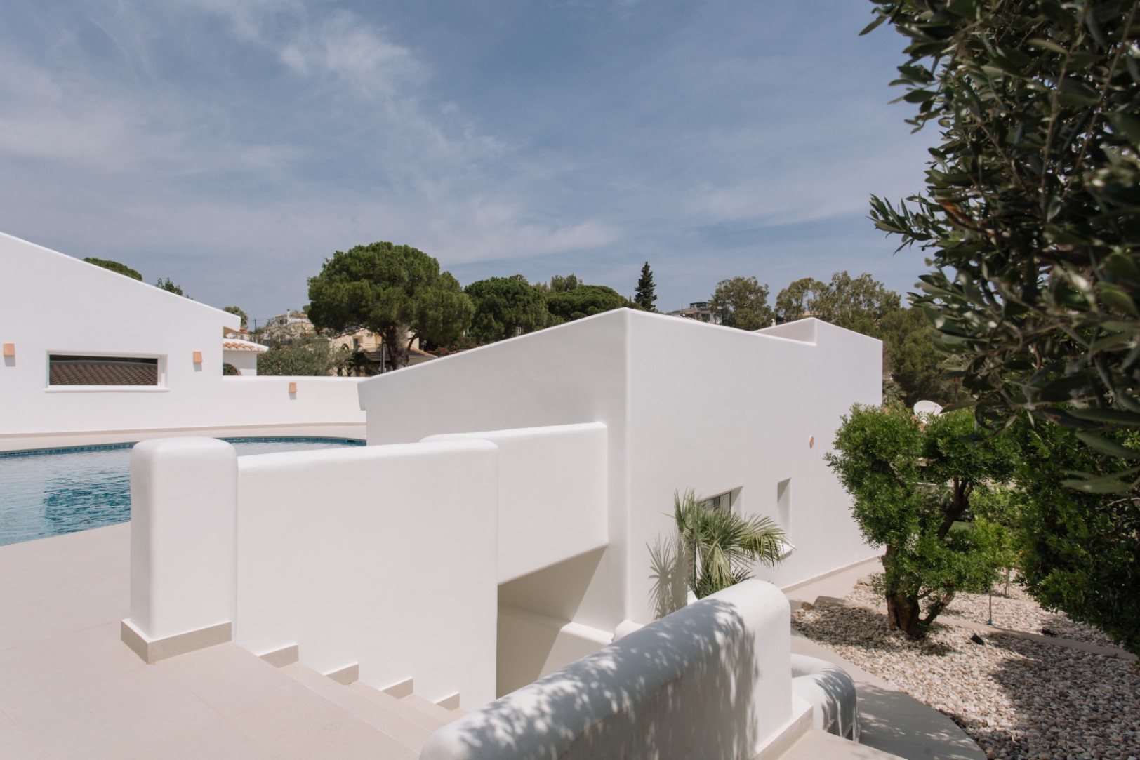 Casa de 4 dormitorios en Denia con gran parcela y terraza.